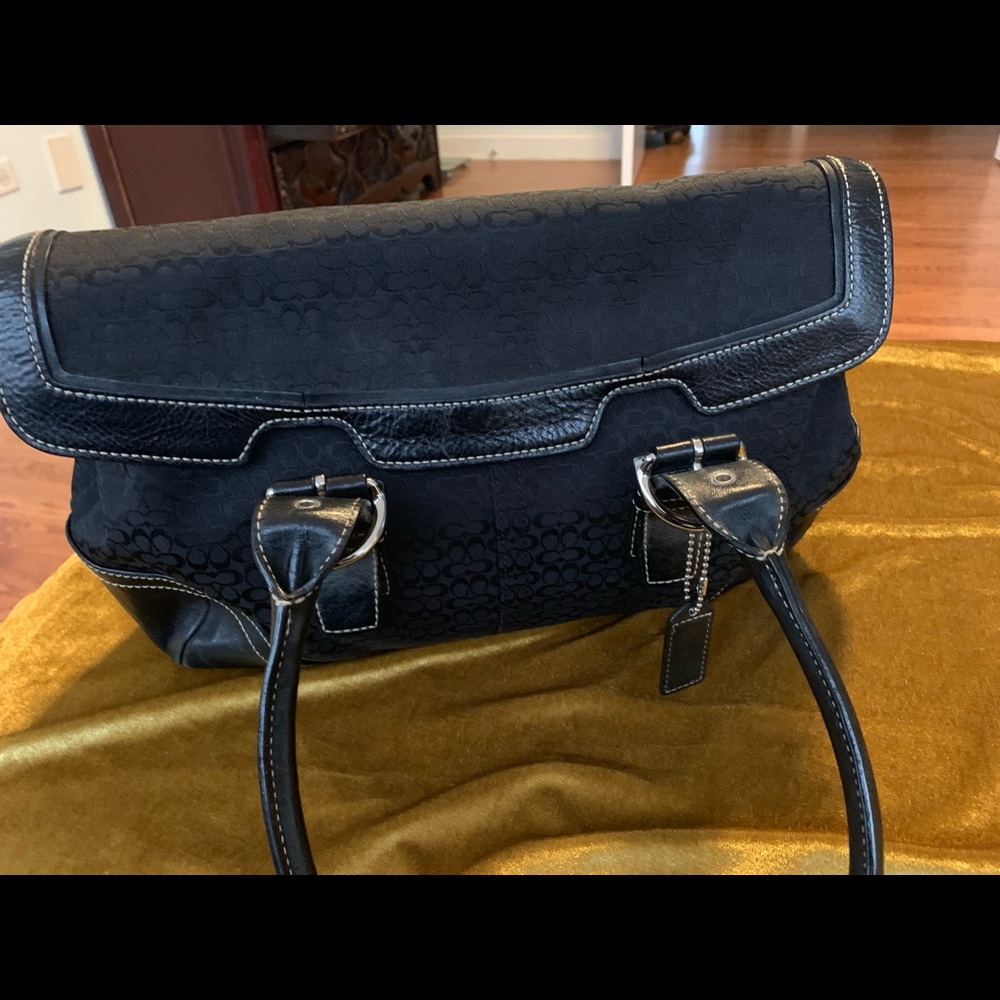 Coach gorgeous black purse, like new.